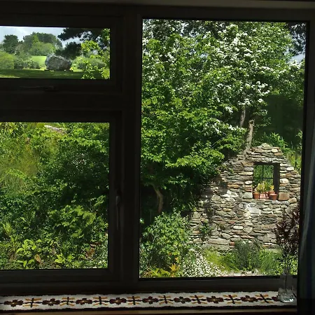 לינה וארוחת בוקר Ballycommane House & Garden Durrus